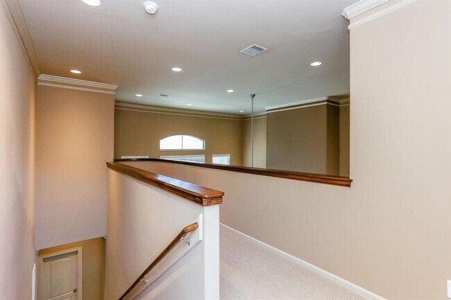 Building Photo - Stylish 3-Bedroom Home in Prime Houston Location!