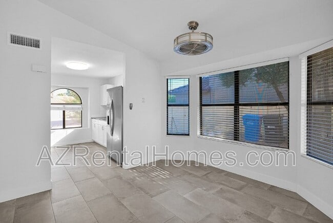 Building Photo - 3841 E Bighorn Ave
