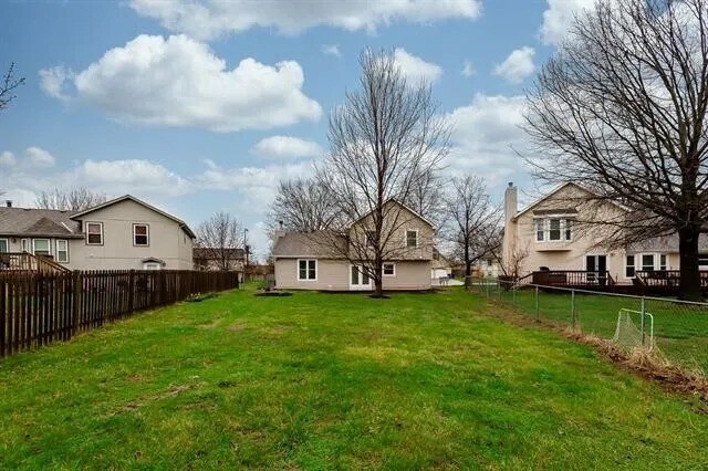 Building Photo - 1205 E Sleepy Hollow Dr