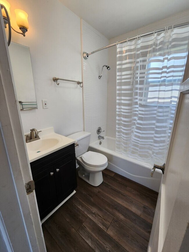 Building Photo - Pershing Duplex