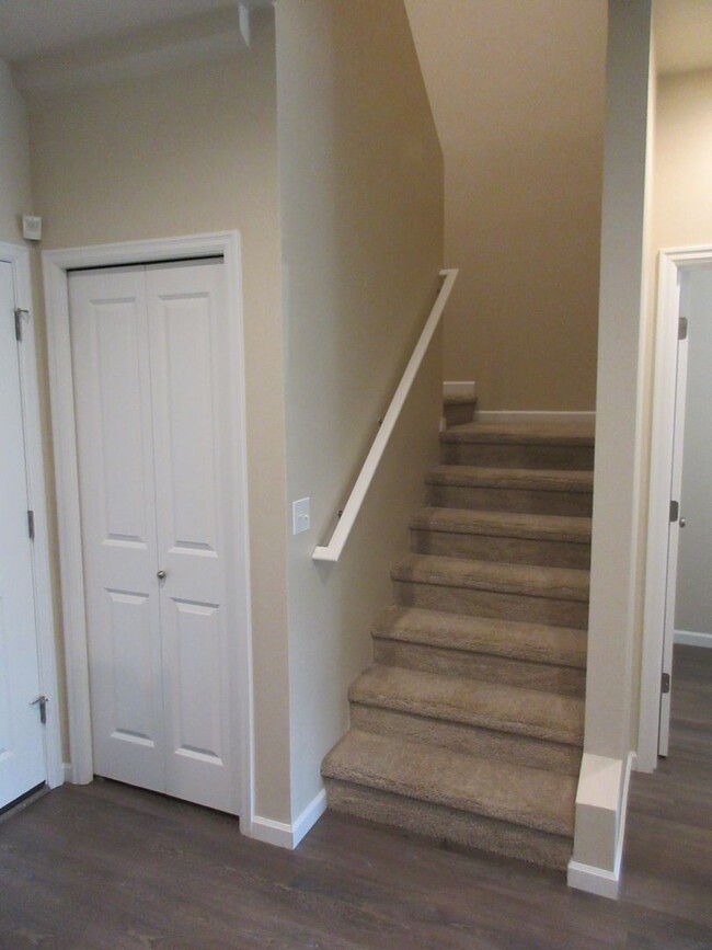 Building Photo - Newer 3 bedroom in South Salem