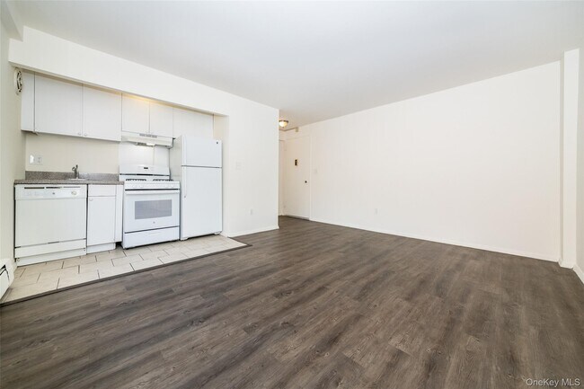 Building Photo - 7 Lake St