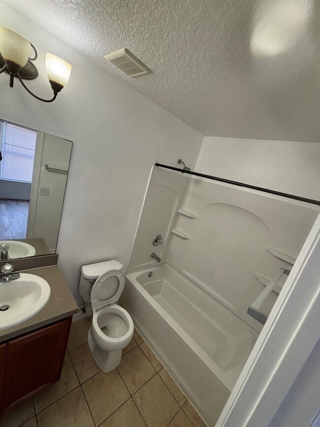 Building Photo - 5155 Regatta Dr