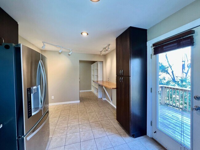 Building Photo - Beautiful and Spacious 5 Bedroom + 3 Bath Home w/ Office close to Downtown!