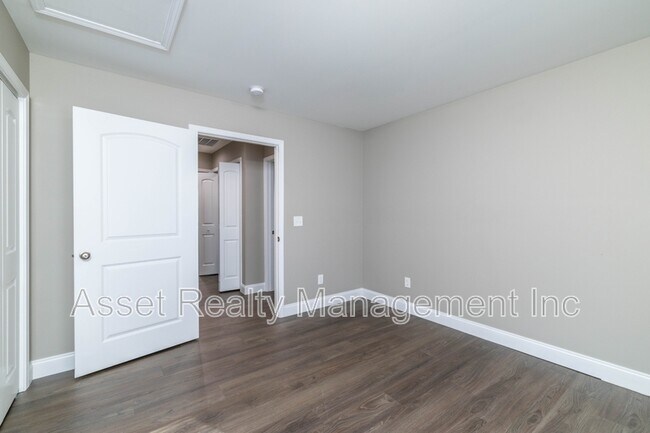 Building Photo - 112 Bennett Ln