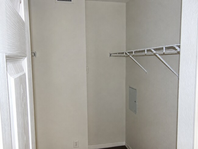 Building Photo - 429 Newmont Cir