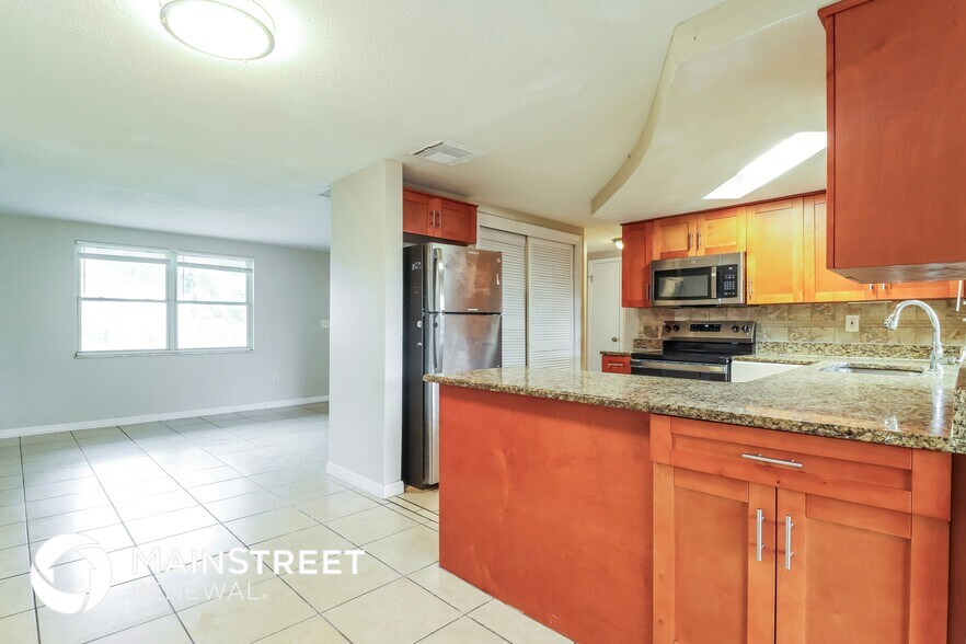 Building Photo - 4031 Claremont Dr