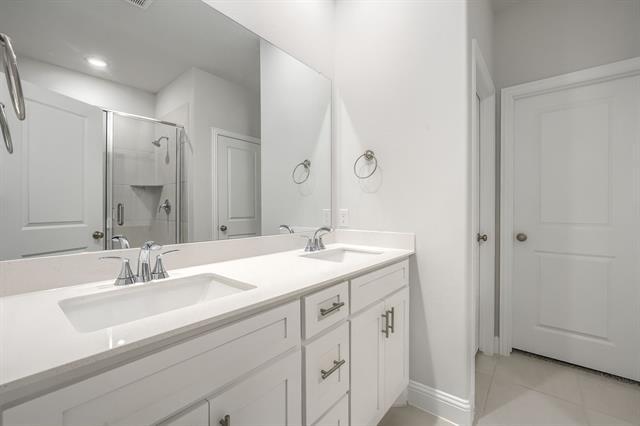 Building Photo - 724 Portina Dr