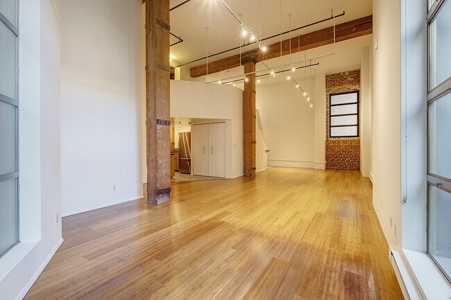 Building Photo - 461 2nd St