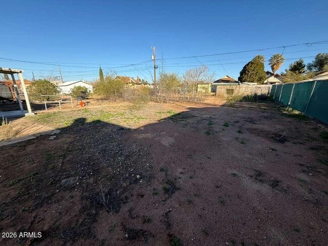 Building Photo - 1014 E 14th St