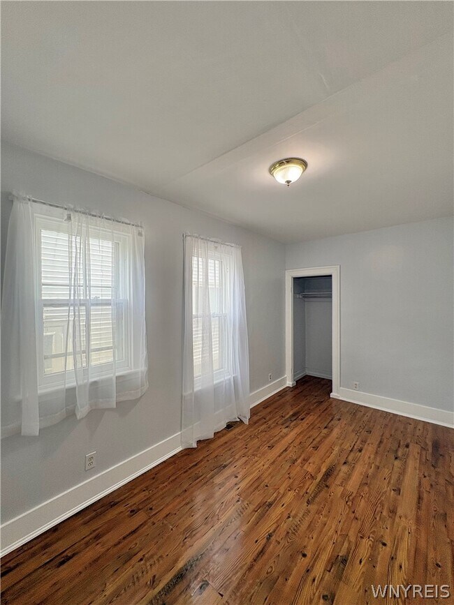 Building Photo - 414 Hoyt St