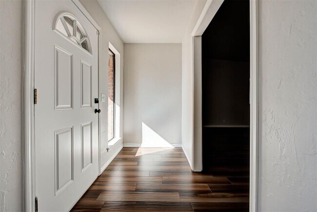 Building Photo - 1011 W Gemini Rd