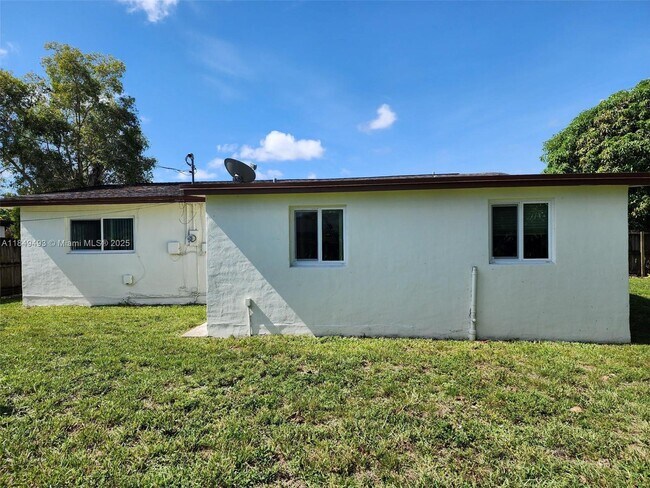 Building Photo - 845 NW 199th St