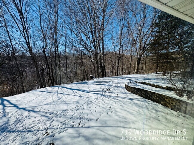 Building Photo - 719 Woodridge Dr S