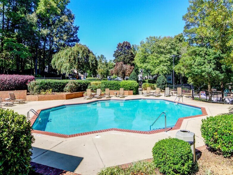 Dunwoody Village Apartment Homes 2311 Dunwoody Xing Atlanta GA 30338