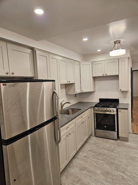 Primary Photo - 221 E 88th St