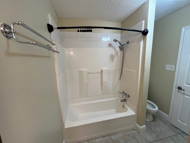 Building Photo - 6416 Bankside Dr