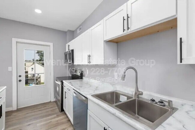 Building Photo - 5931 Maple Ave