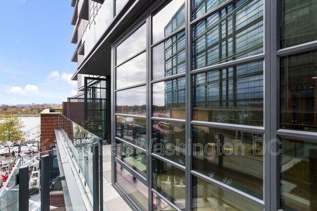 Building Photo - 45 Sutton Square SW