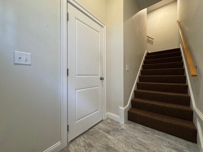 Building Photo - Modern Townhouse for Rent in Haverhill, MA...