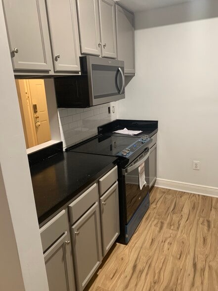 Kitchen - 117 N Bond St