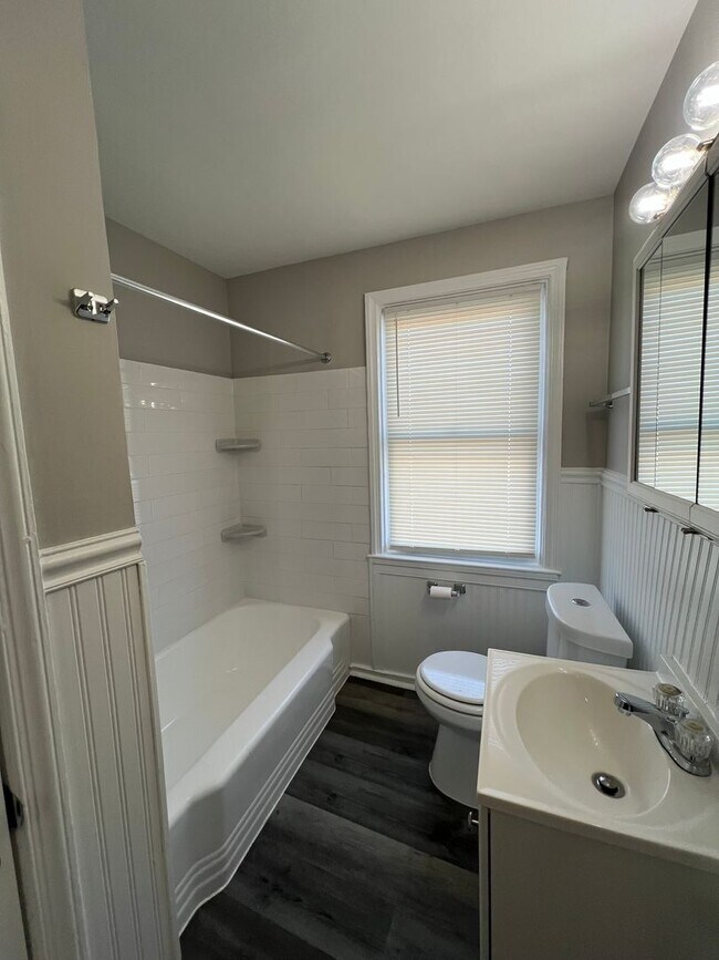 Building Photo - 3611 Ravenwood Ave