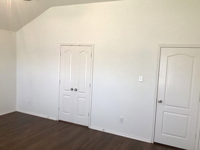 Building Photo - 109 Castle Dr