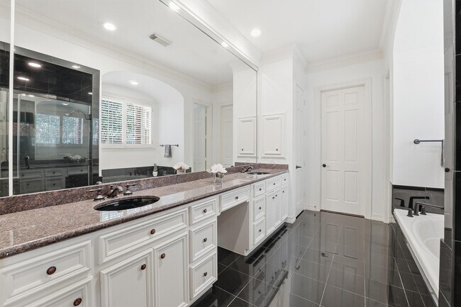 Building Photo - 3210 Maroneal St