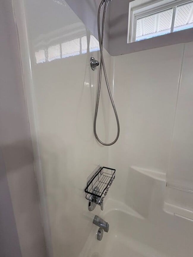 Building Photo - Cozy Living