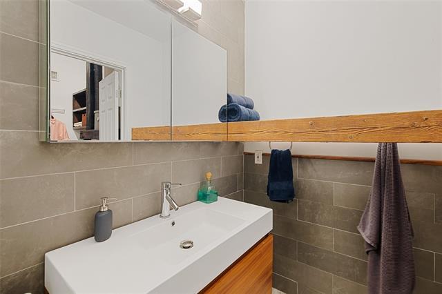 Building Photo - 2220 S Harwood St