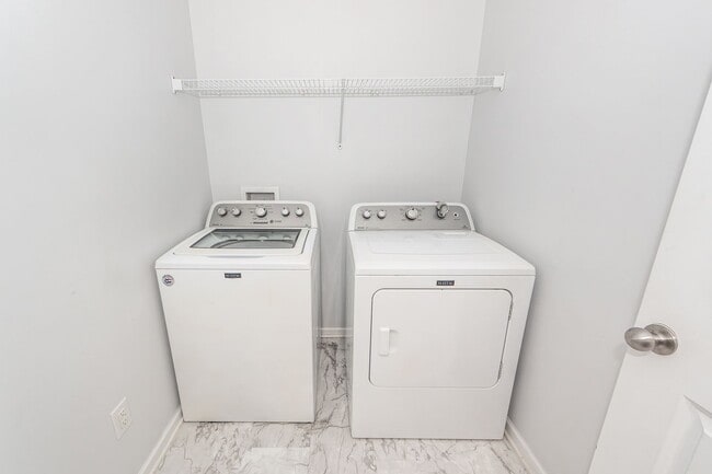 Building Photo - 5 Bedroom 3 Bath Home in Cane Bay Plantation - Summerville