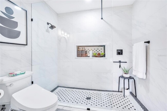 Building Photo - 8 Fernwood Trail