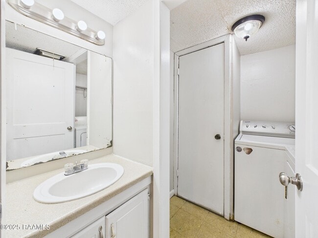 Building Photo - 506 Fox Run Ave