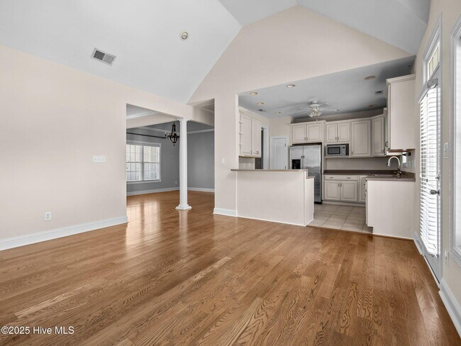 Building Photo - 541 Park Meadows Dr