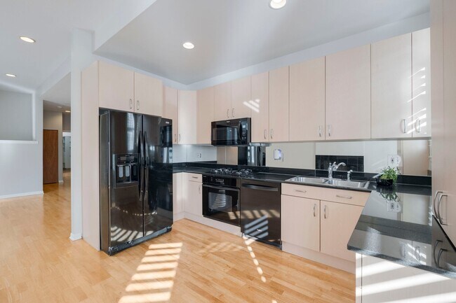 Building Photo - 4060 S Ellis Ave