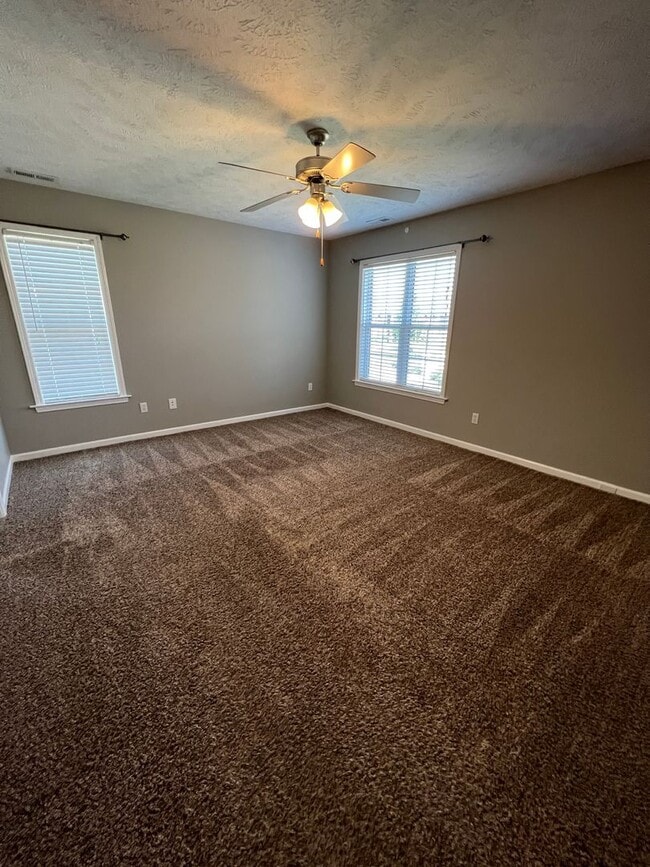 Building Photo - Lovely 2 Bed 2 Bath Condo with Community Pool