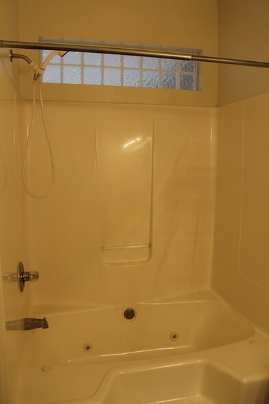 Building Photo - 148 River Walk Ct