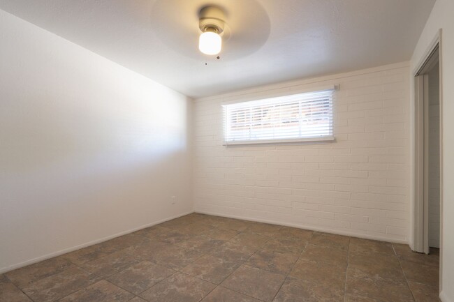 Building Photo - 3 Bedroom with Bonus Room and with Large Y...