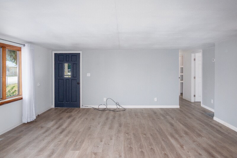 Building Photo - 1321 Dakota Ave