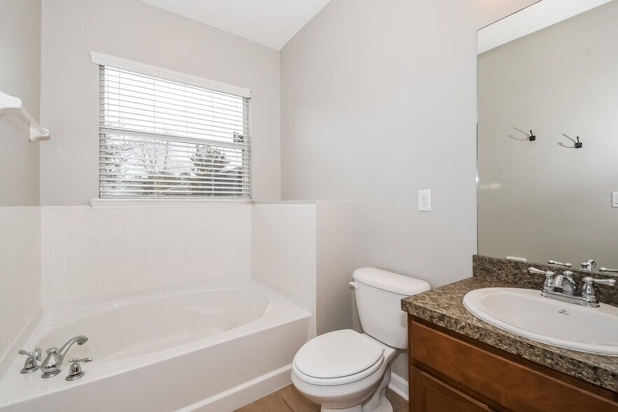 Building Photo - 11997 Alexandra Dr