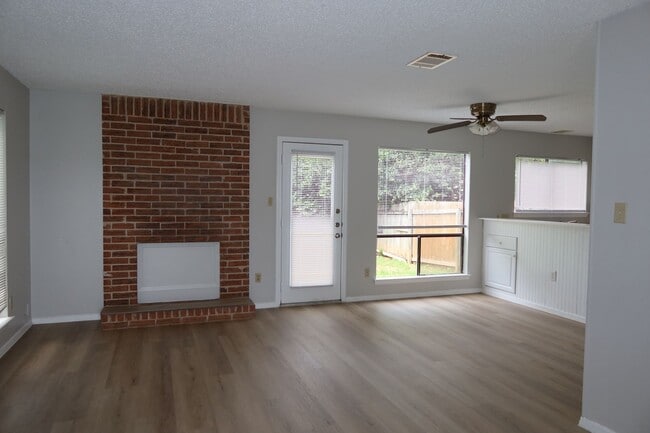 Building Photo - Putters Cove Duplex