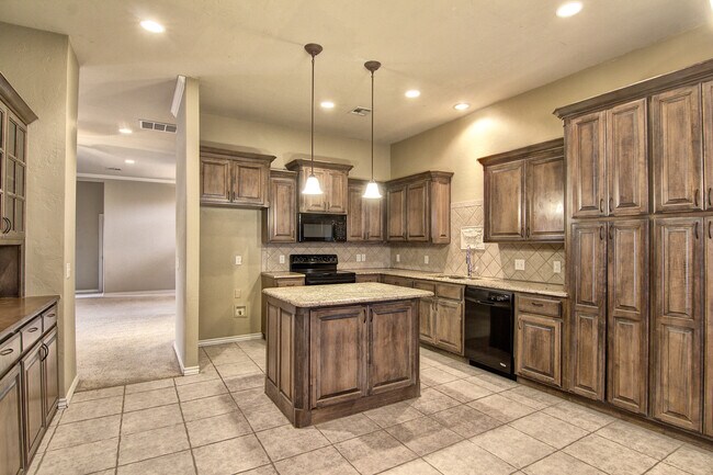Building Photo - Spacious 3 bedroom/ Study -2264 sq ft.- Edmond Schools - Close to Quail Springs and Chisholm Cree...