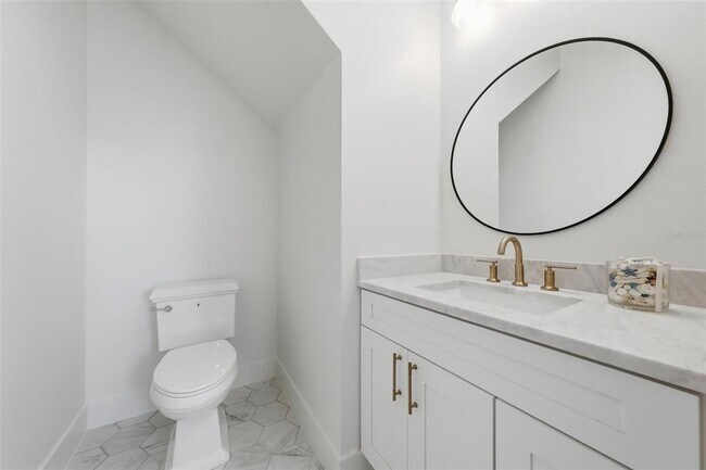 Building Photo - 1605 Bryn Mawr St