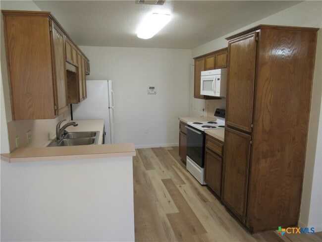 Building Photo - 3004 Honeysuckle Cir