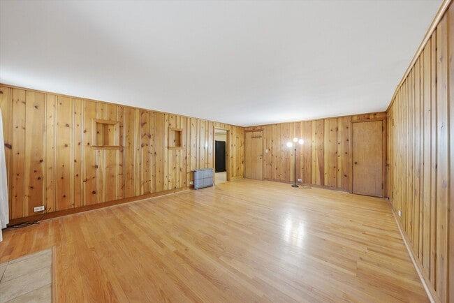 Building Photo - 7058 S Fairfield Ave
