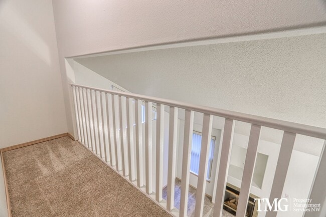 Building Photo - Peaceful 2-bedroom, 2 bath Townhome in thi...