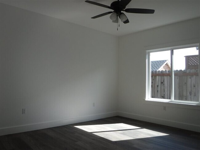 Building Photo - 813 Shasta St