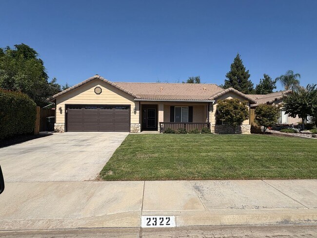 Building Photo - Beautiful home with pool Available Now!