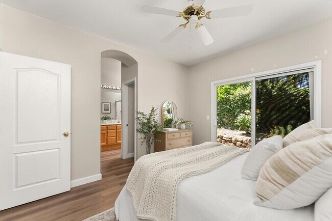 Building Photo - Beautiful 3 Bedroom 2 Bathroom in Gated Community of Folsom, CA!