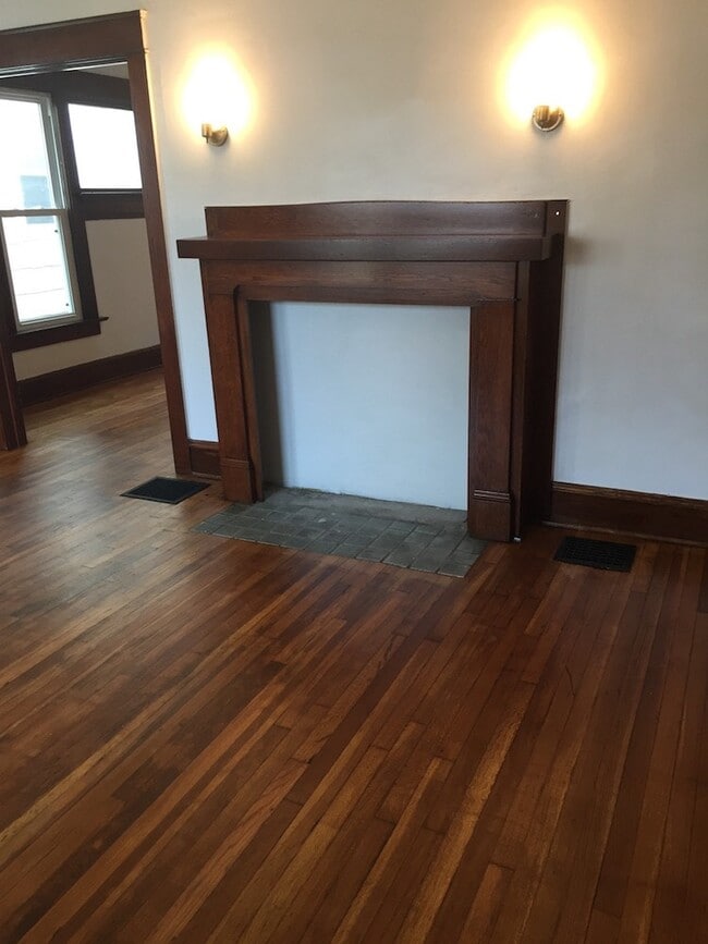 Building Photo - 258 E 29th St